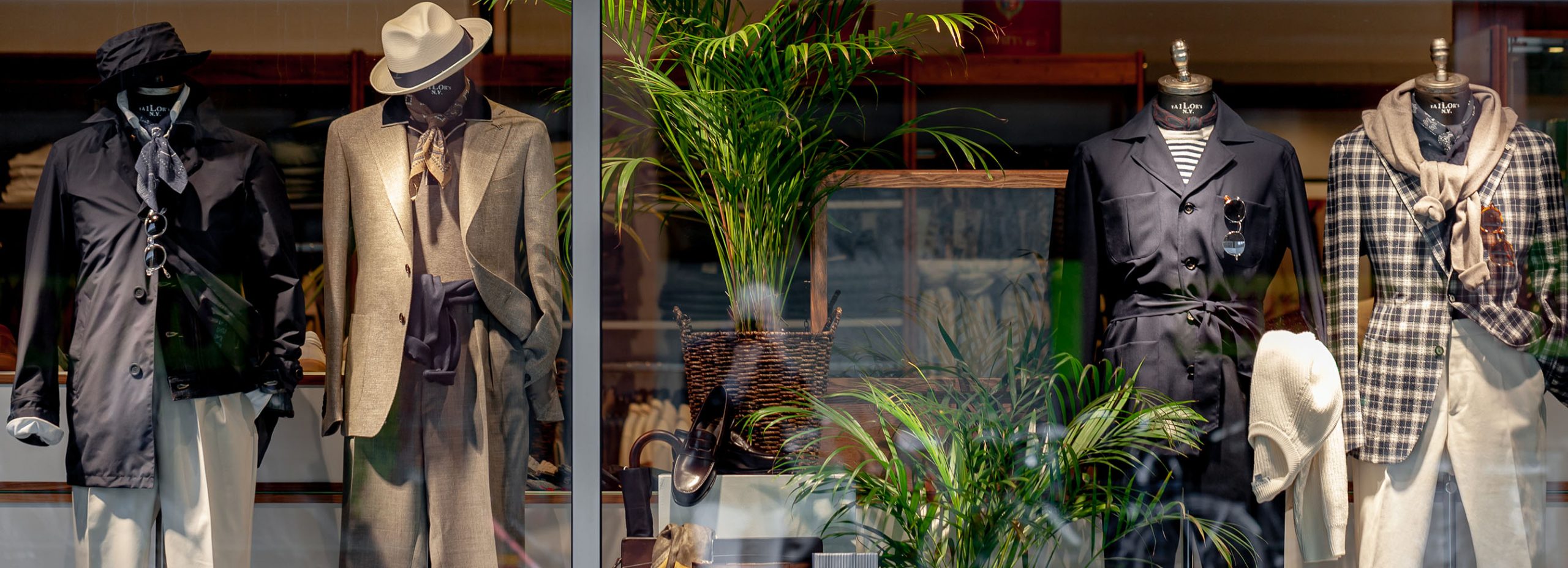 spring windows at Engelska Herr in Malmö with four mannequins